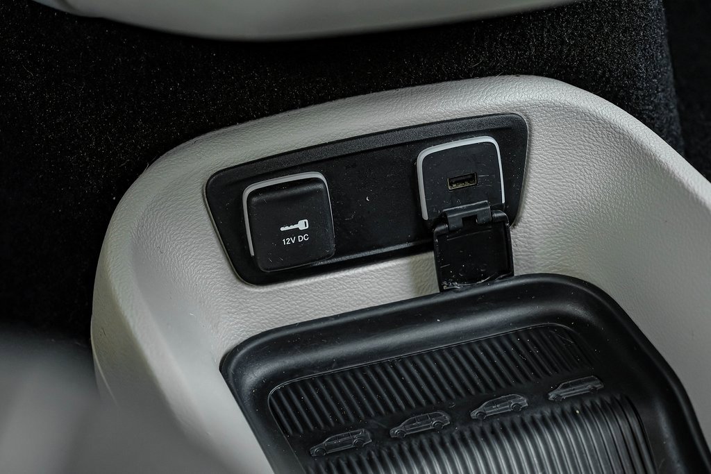 Used 2019 Chrysler Pacifica Touring-L image 31