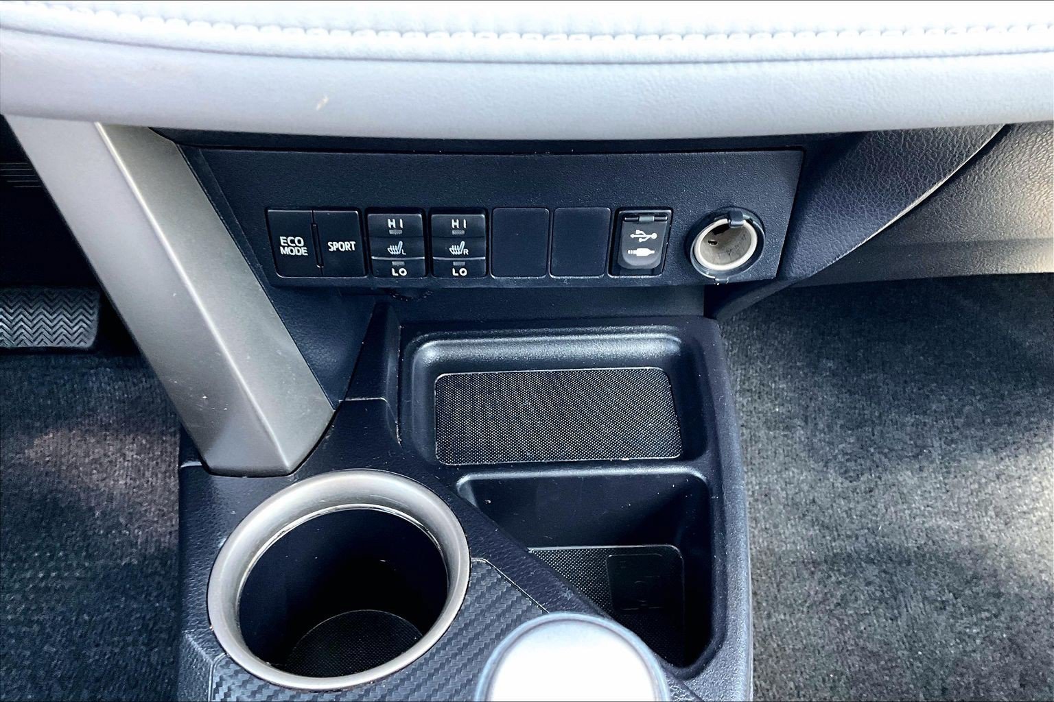 Used 2015 Toyota RAV4 Limited FWD image 24