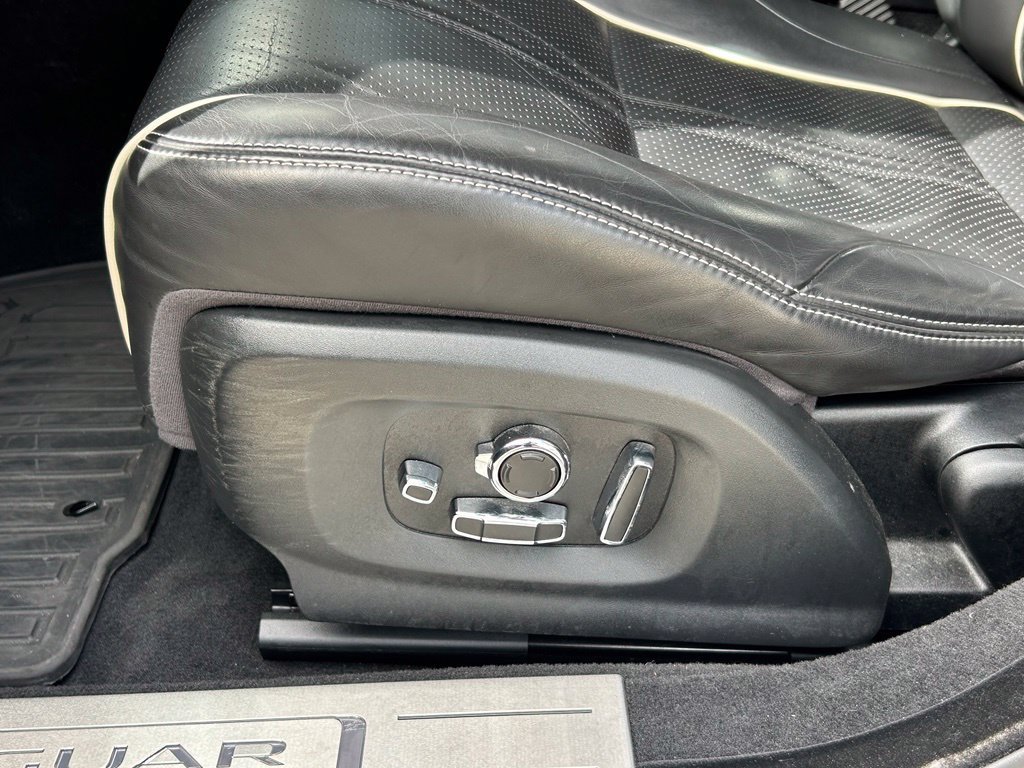 Used 2018 Jaguar XJ R-Sport RWD image 21