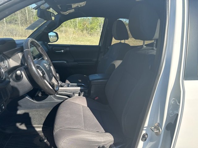 Used 2017 Toyota Tacoma TRD Sport w/ Tow Package image 15