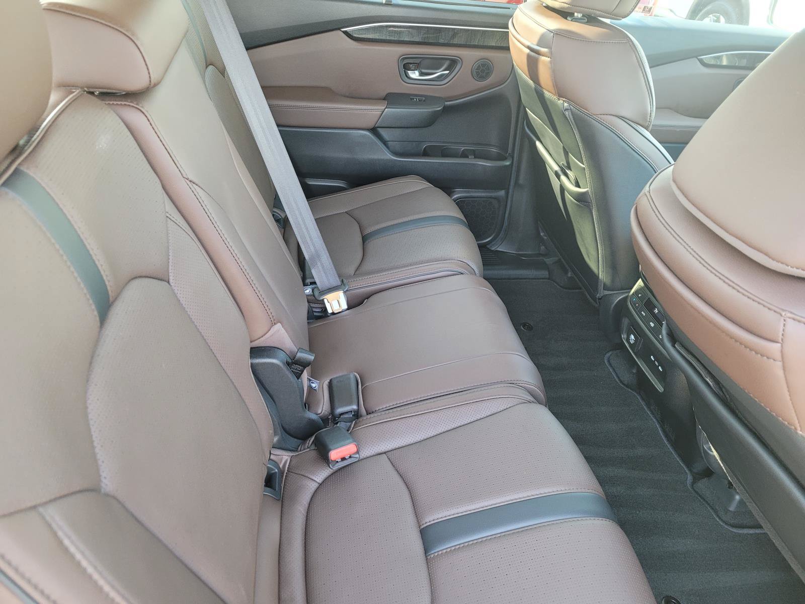 Used 2025 Honda Pilot Elite image 13
