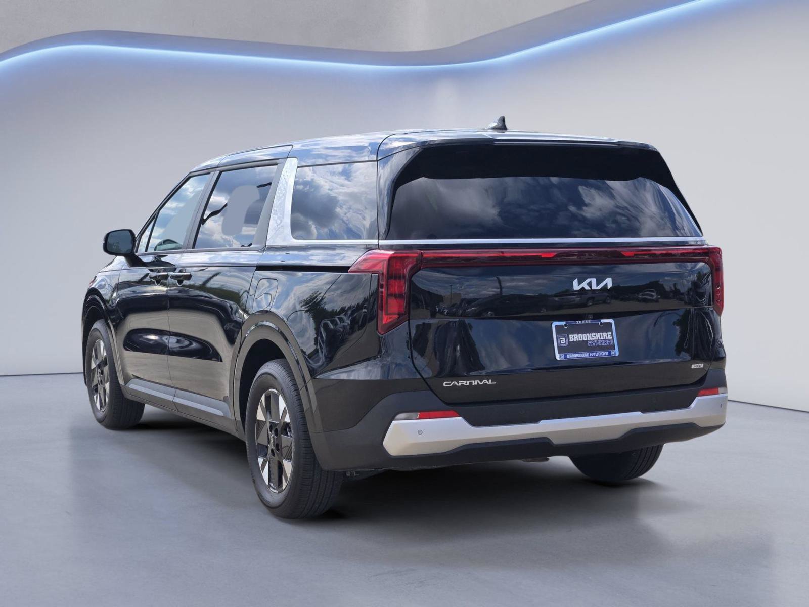 Used 2026 Kia Carnival LXS FWD image 7