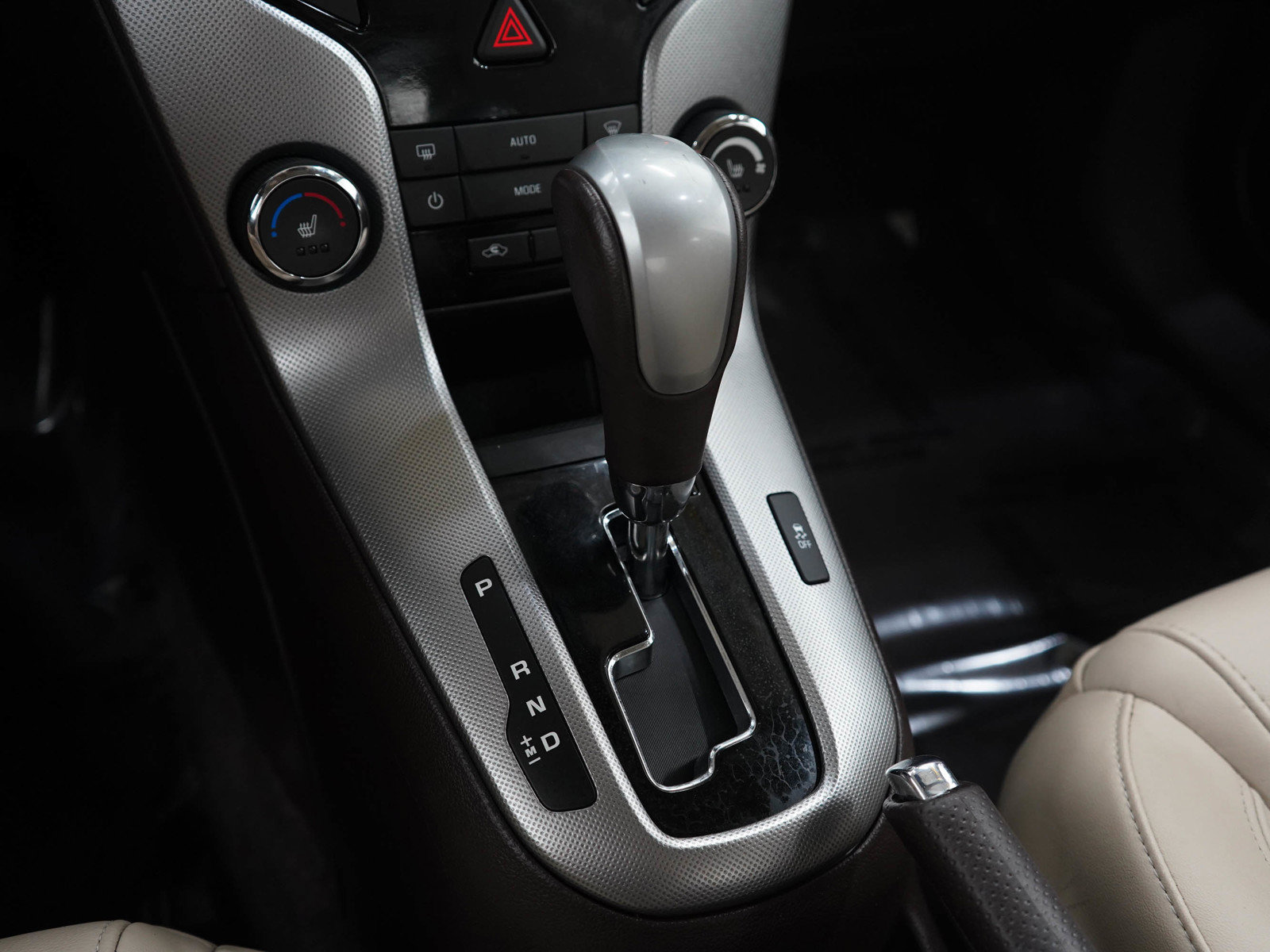 Used 2015 Chevrolet Cruze LTZ w/ Sun, Sound and Sport Package FWD image 21