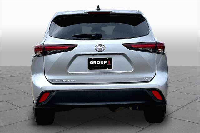 Certified 2024 Toyota Highlander LE FWD image 5