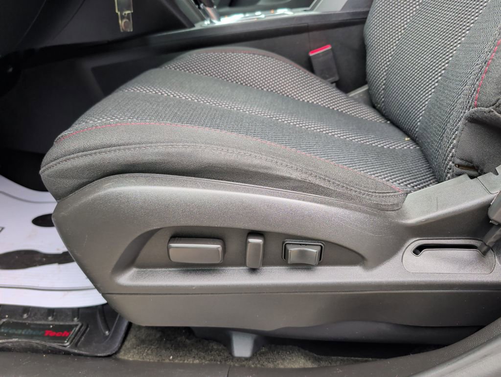 Used 2017 Chevrolet Equinox LT w/ Convenience Package image 9