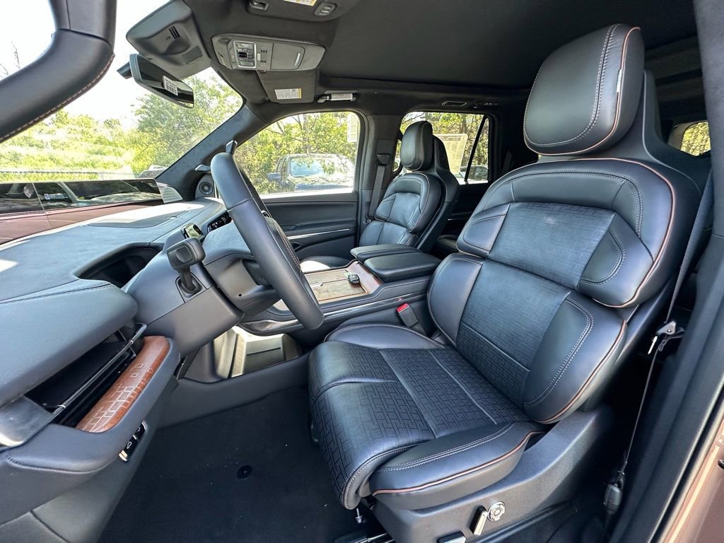 New 2026 Lincoln Navigator L Black Label AWD/4WD image 18