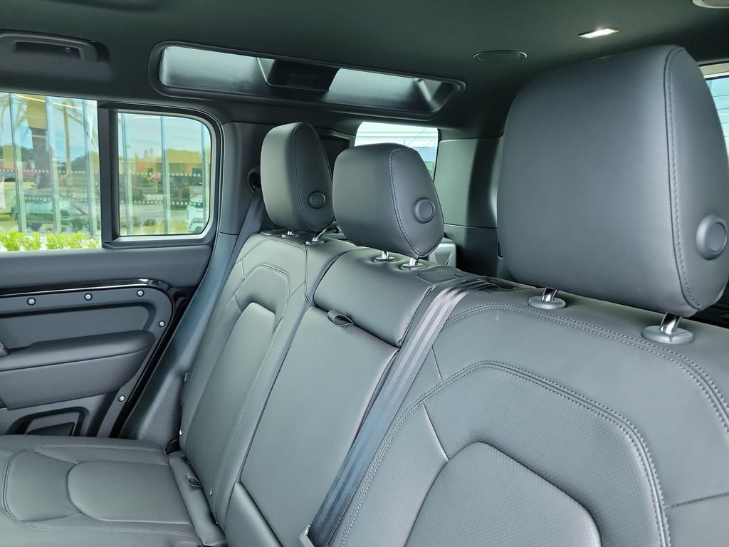 New 2026 Land Rover Defender 110 X-Dynamic SE AWD/4WD image 14