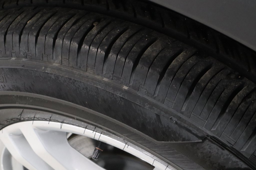 Certified 2023 Ford Explorer XLT w/ Equipment Group 202A image 20