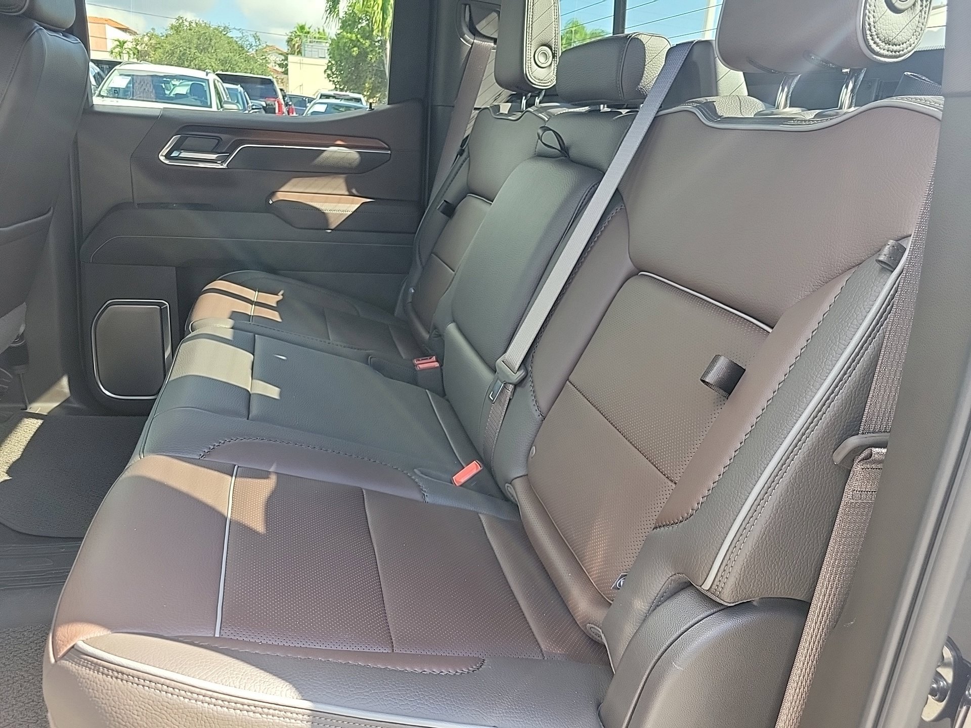 Used 2025 GMC Sierra 1500 Denali w/ Denali Reserve Package AWD/4WD image 14
