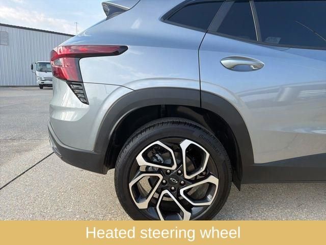 Used 2025 Chevrolet Trax RS w/ Driver Confidence Package image 14