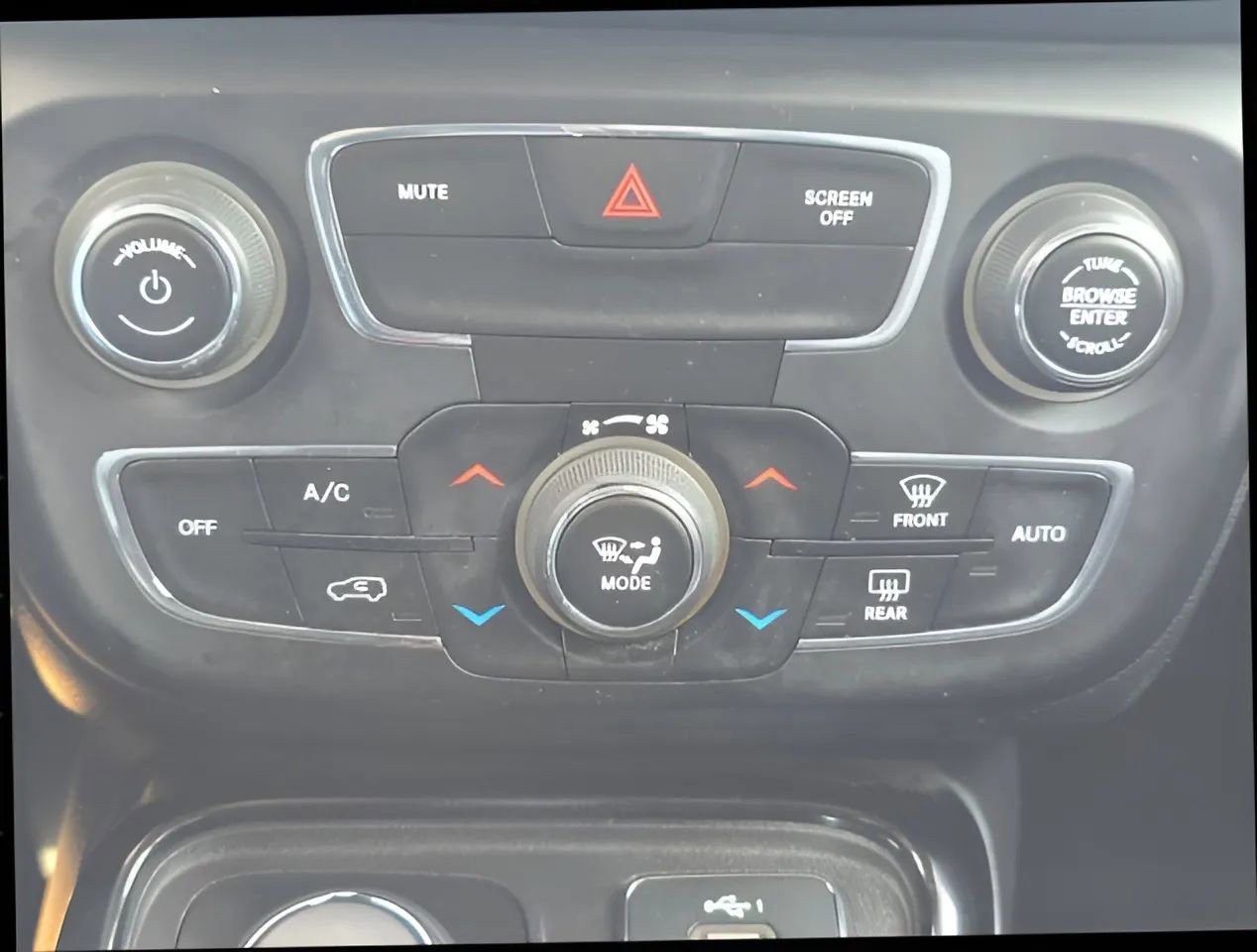 Used 2020 Jeep Compass Limited image 27