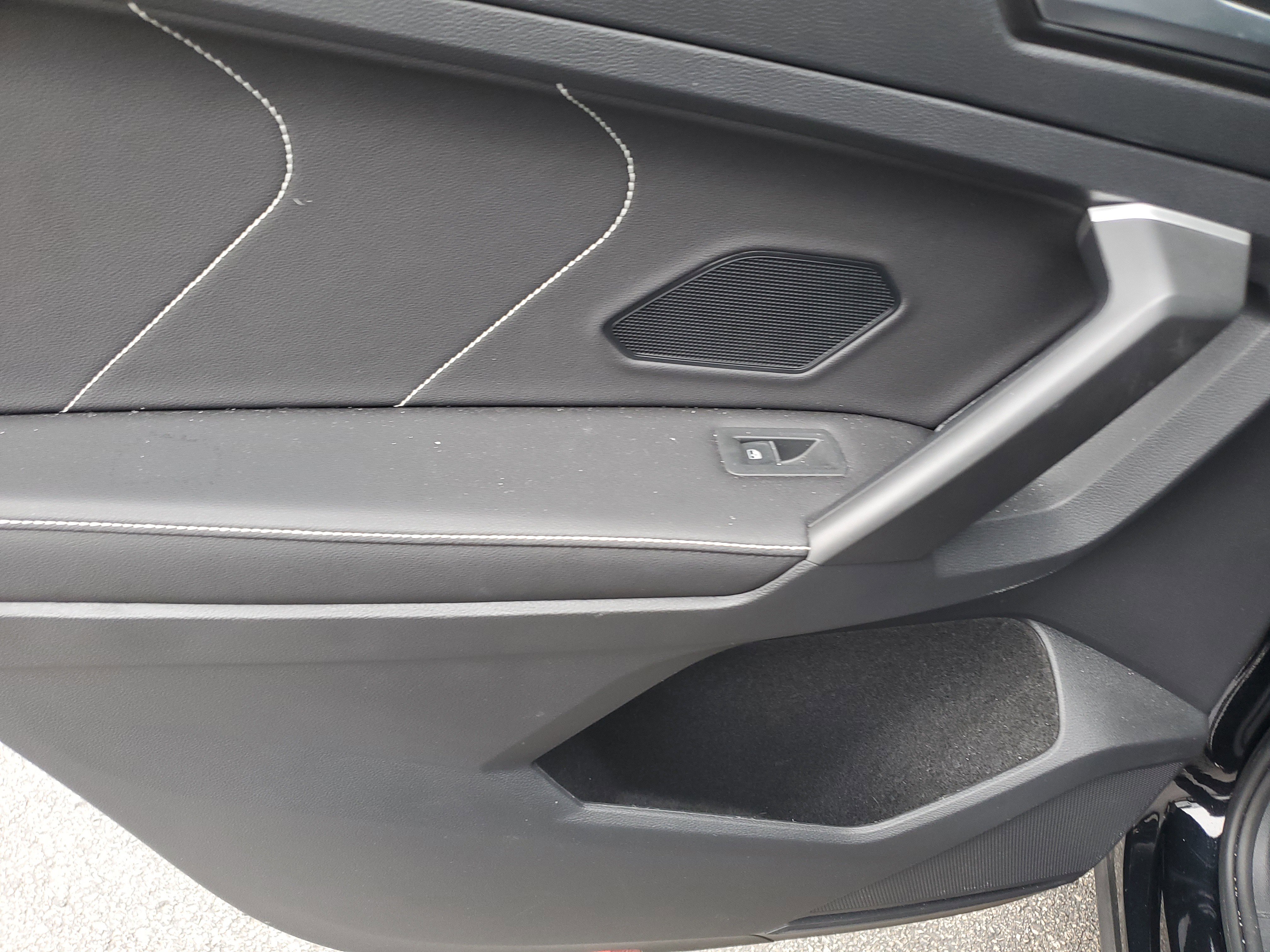 Used 2024 Volkswagen Tiguan SE R-Line image 32