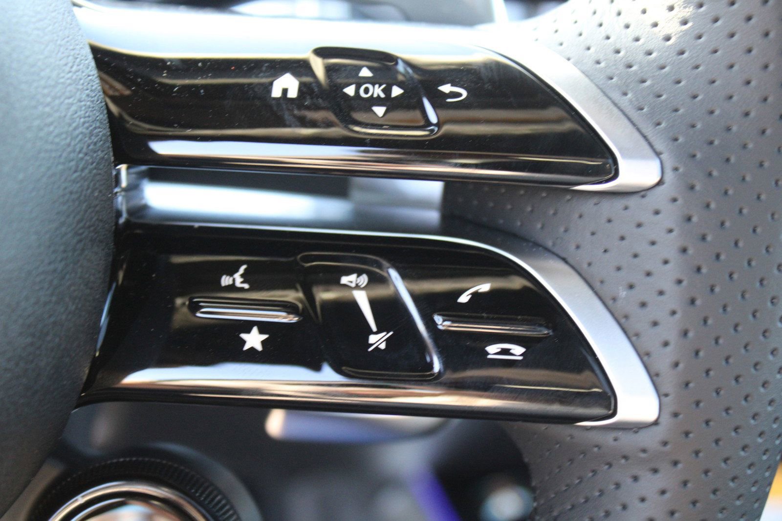 Certified 2025 Mercedes-Benz GLB 35 AMG 4MATIC image 18