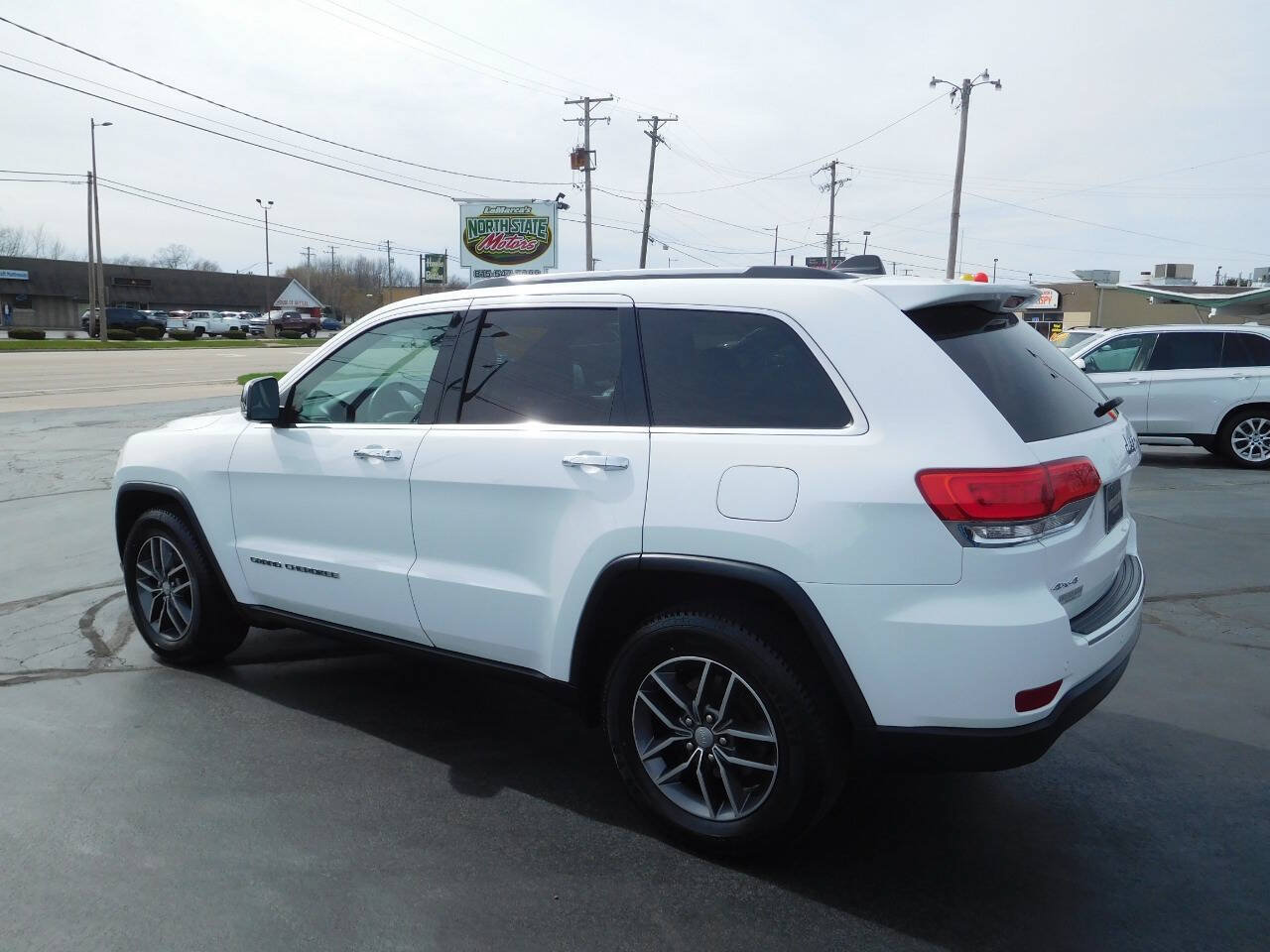 Used 2017 Jeep Grand Cherokee Limited AWD/4WD image 3