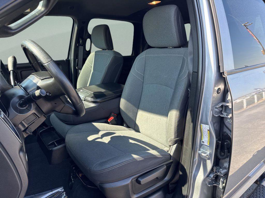 Used 2024 RAM 3500 Tradesman w/ Chrome Appearance Group AWD/4WD image 11