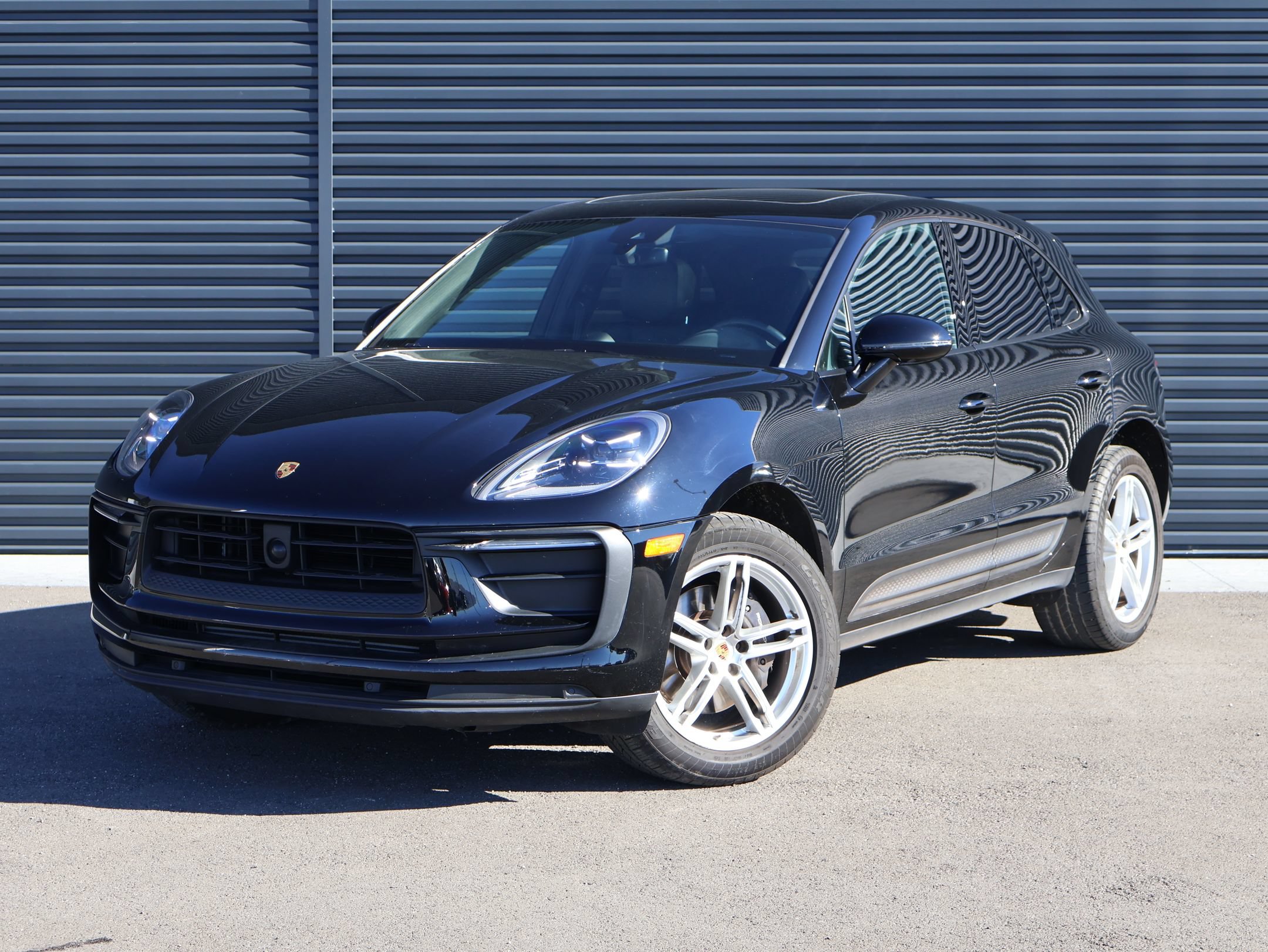 Certified 2023 Porsche Macan AWD/4WD image 1