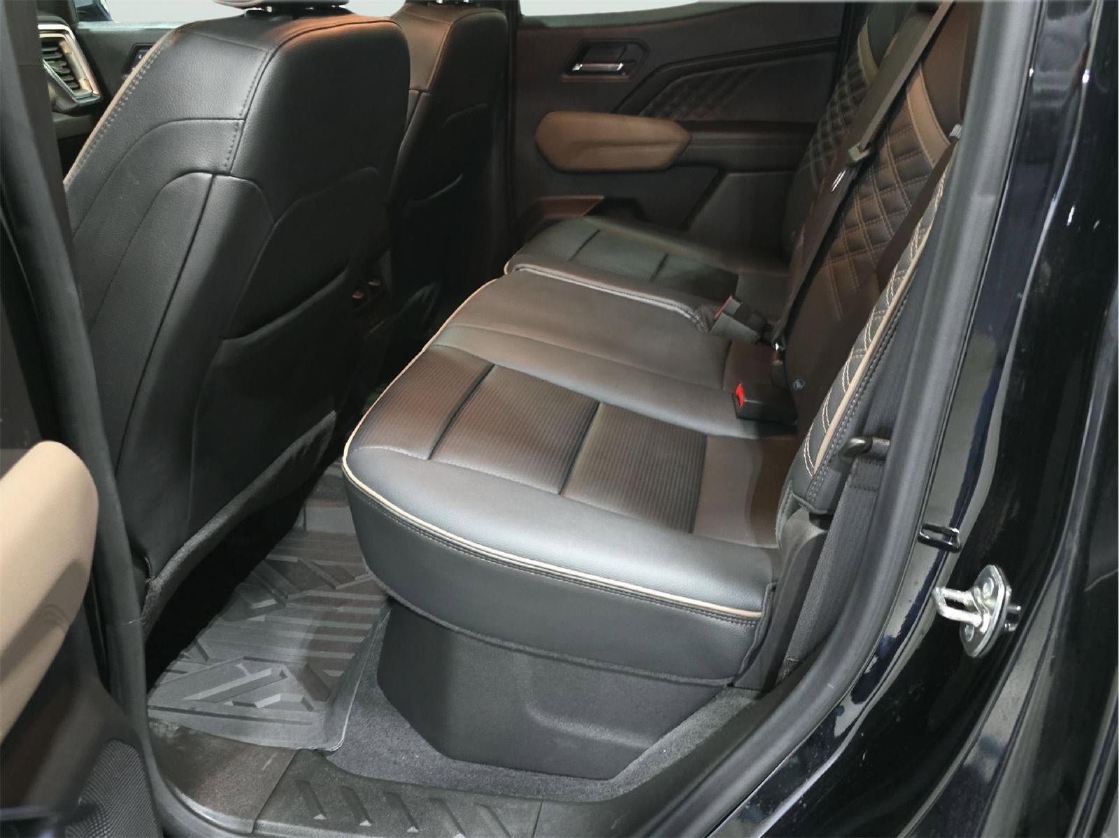 Used 2024 GMC Canyon Denali AWD/4WD image 20