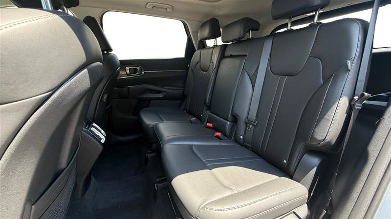 Used 2025 Kia Sorento S w/ Panoramic Sunroof Package AWD/4WD image 16