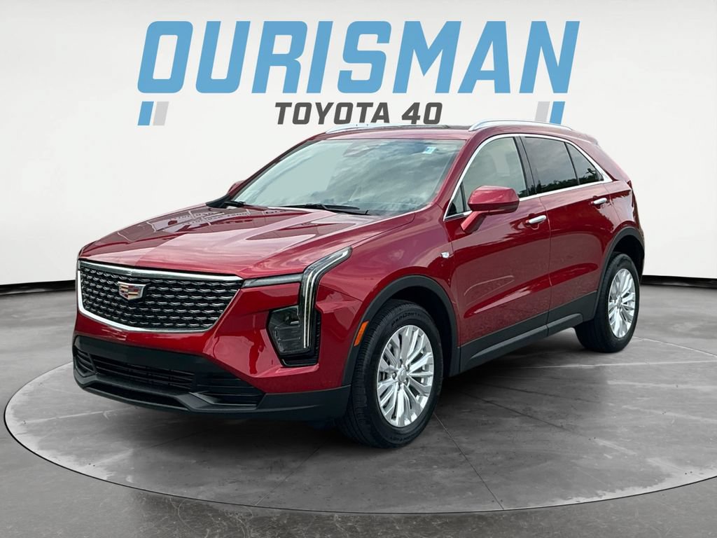 Used 2024 Cadillac XT4 Luxury w/ Cold Weather Package FWD image 3