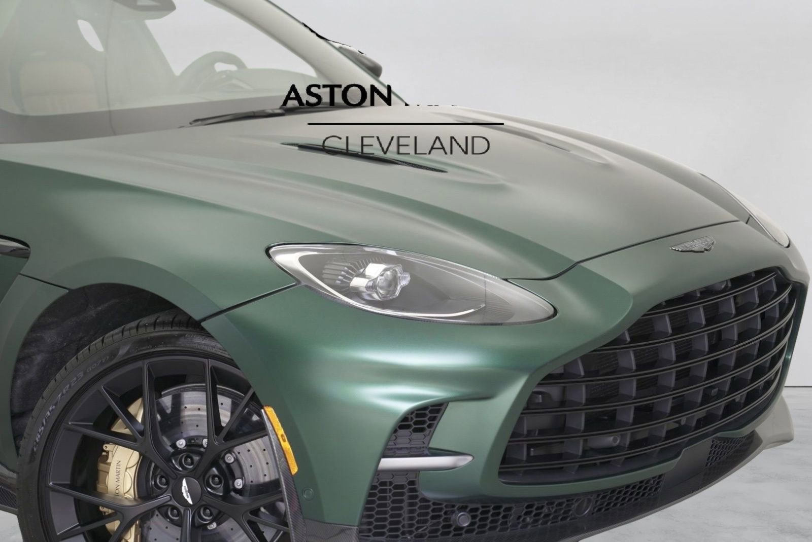 Used 2025 Aston Martin DBX 707 AWD/4WD image 2