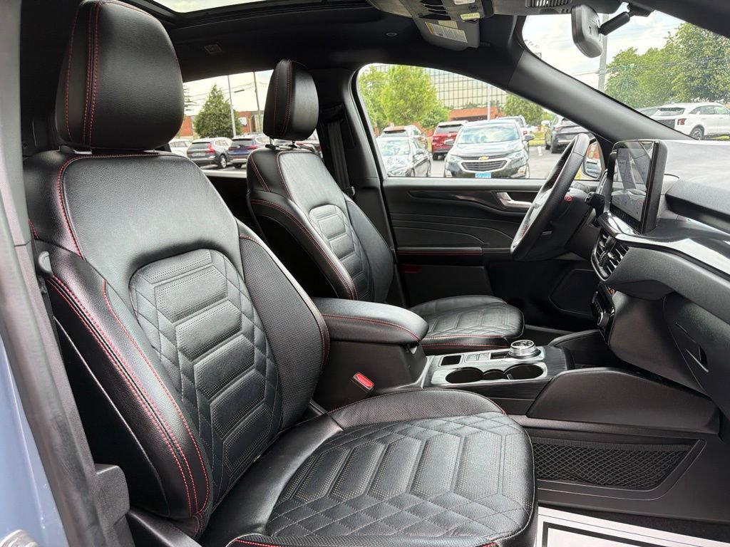 Used 2023 Ford Escape ST-Line Elite w/ Premium Technology Package AWD/4WD image 11