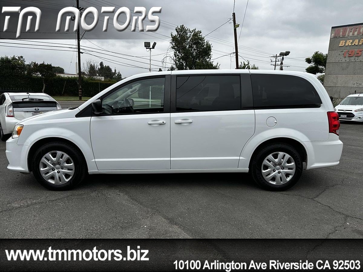 Used 2018 Dodge Grand Caravan SE FWD image 3