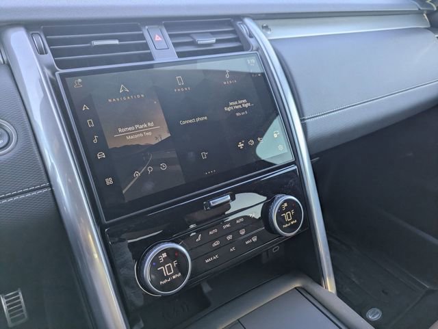 Used 2025 Land Rover Discovery Dynamic SE image 11