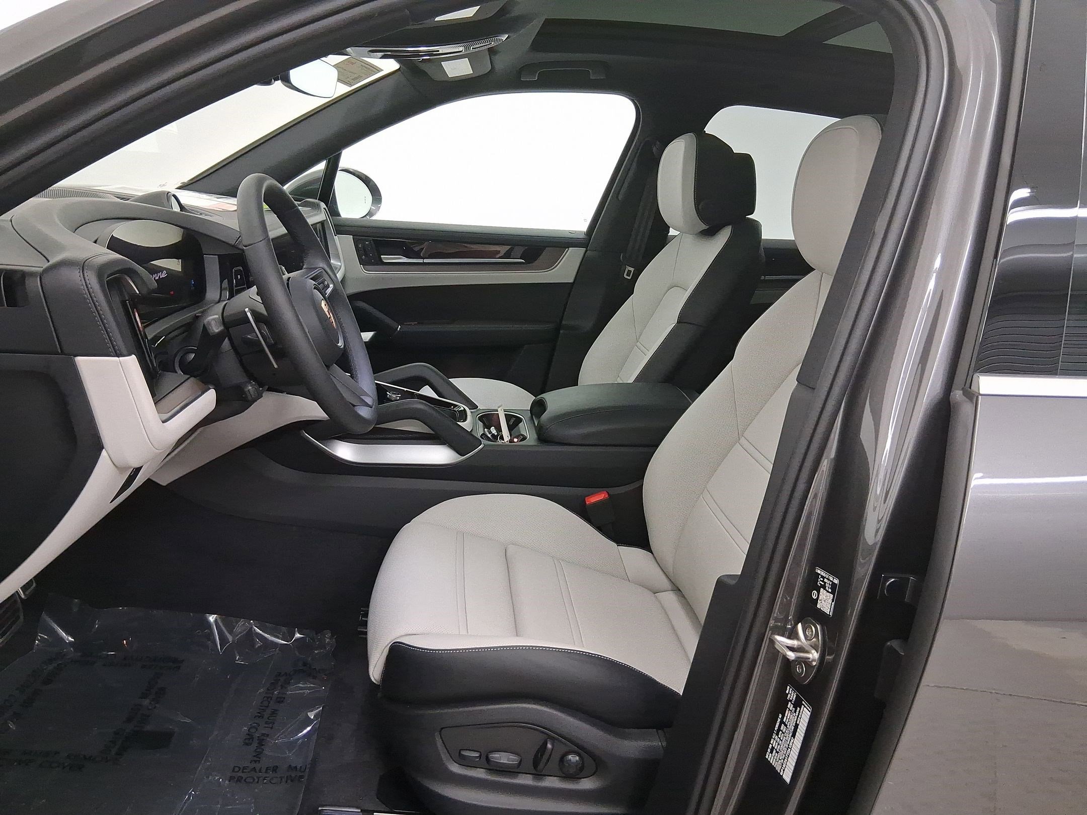 Used 2026 Porsche Cayenne E-Hybrid image 5