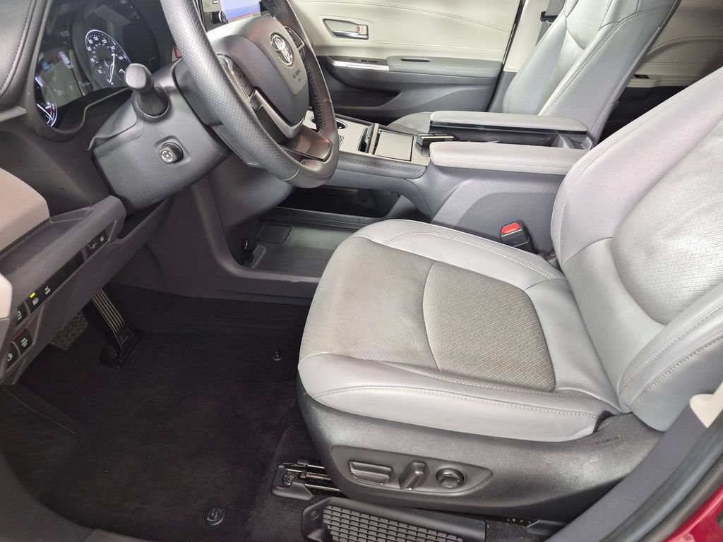 Used 2024 Toyota Sienna Limited FWD image 22
