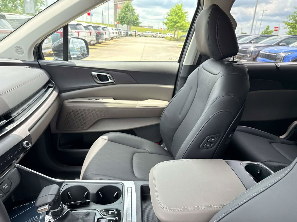 New 2026 Kia Carnival EX FWD image 16