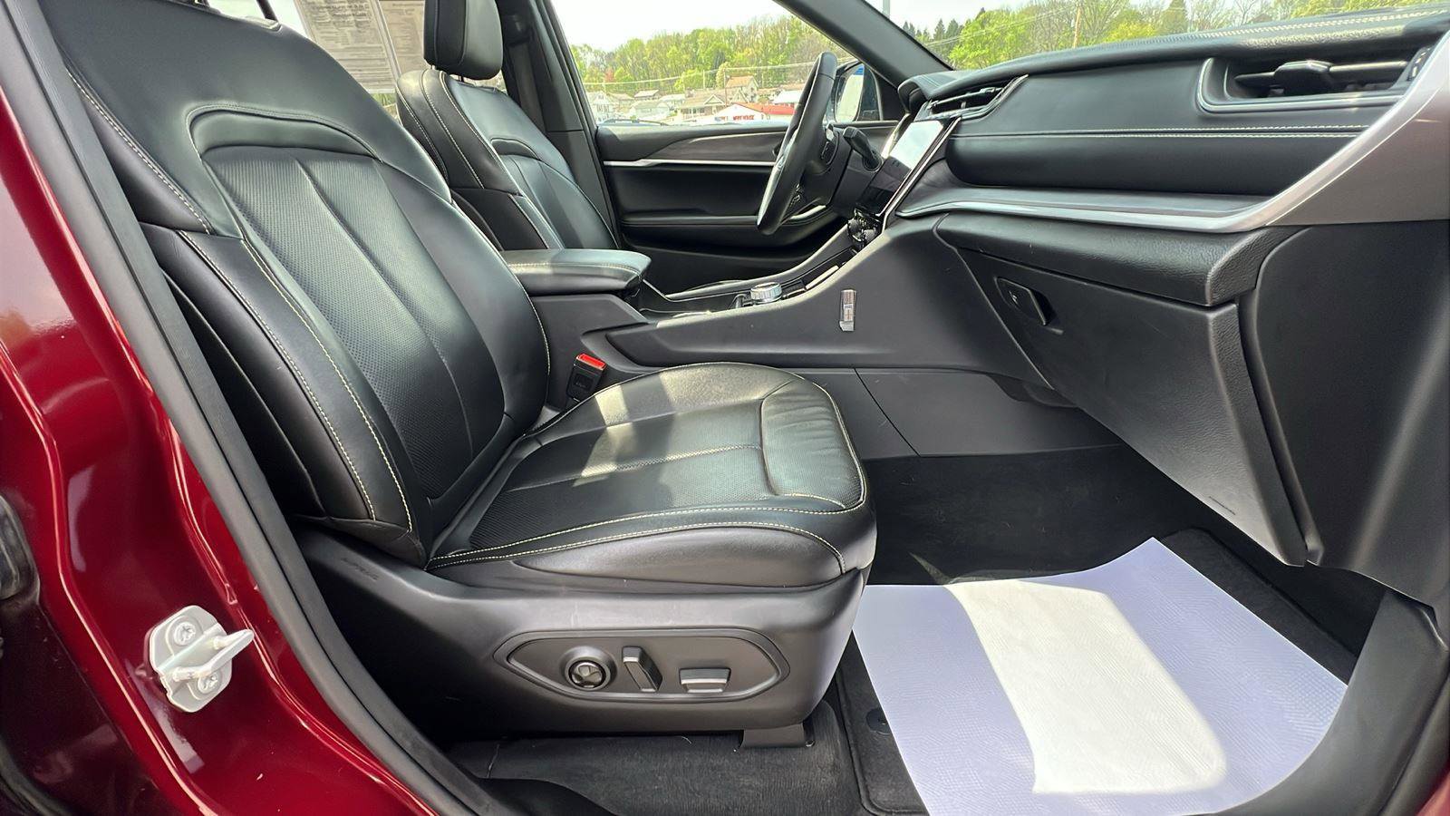 Used 2024 Jeep Grand Cherokee Limited 4xe w/ Luxury Tech Group II image 13