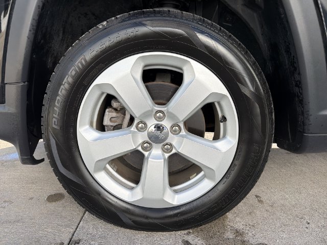 Used 2019 Jeep Compass Latitude w/ Popular Equipment Group AWD/4WD image 19