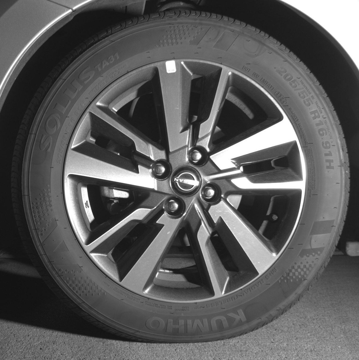 Used 2025 Nissan Versa SV image 9