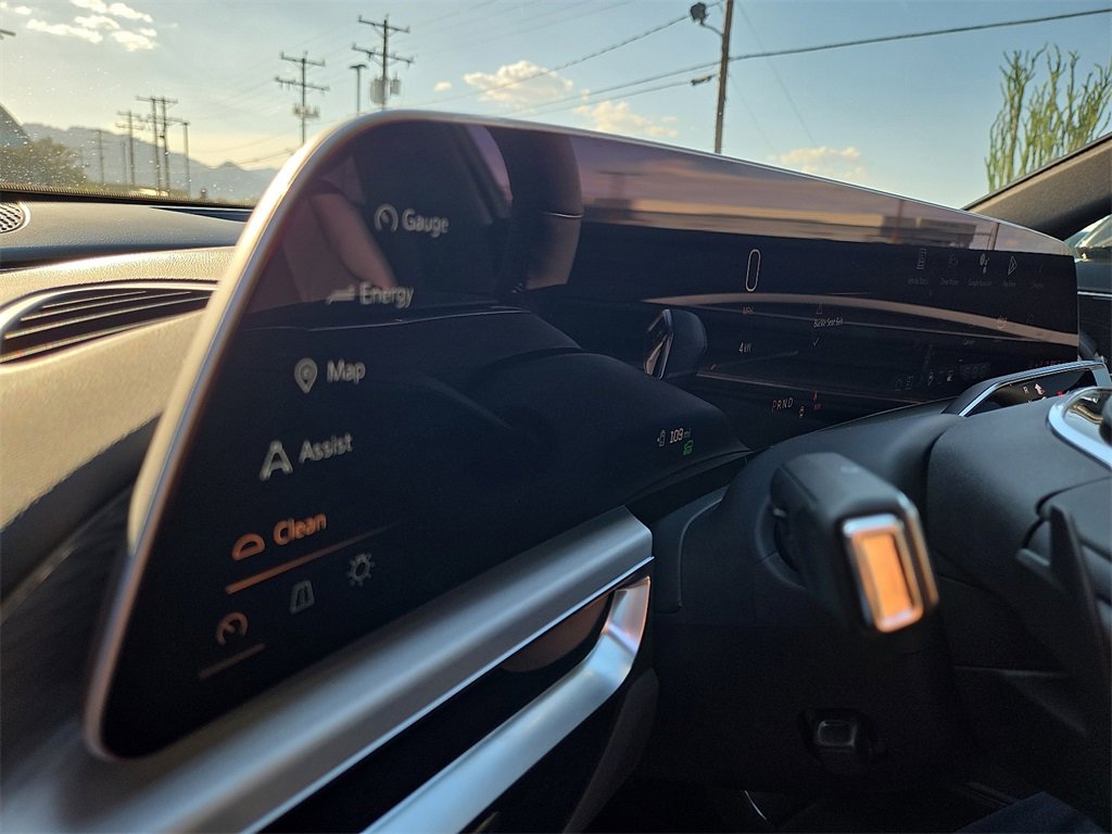 New 2025 Cadillac Lyriq Luxury image 24