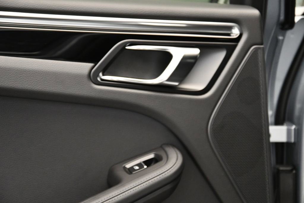 Certified 2025 Porsche Macan Turbo image 42