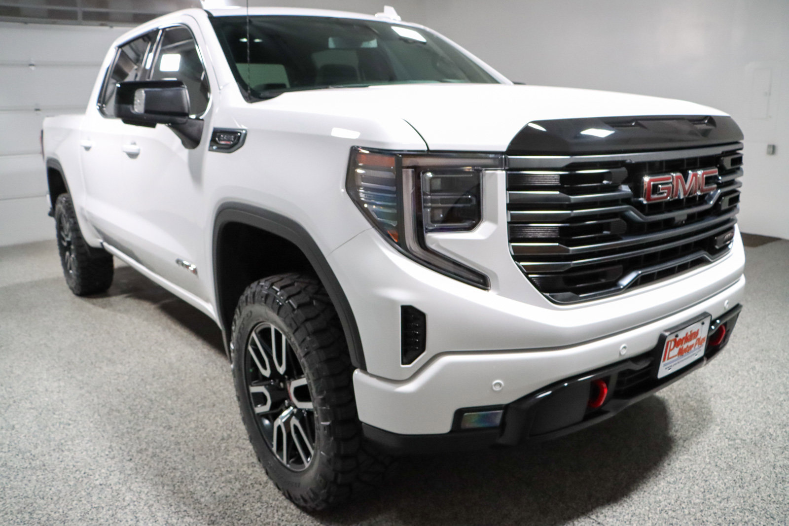 Used 2025 GMC Sierra 1500 AT4 w/ AT4 Preferred Package AWD/4WD image 5