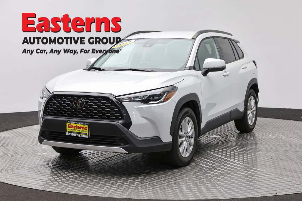 Used 2022 Toyota Corolla Cross LE FWD image 1