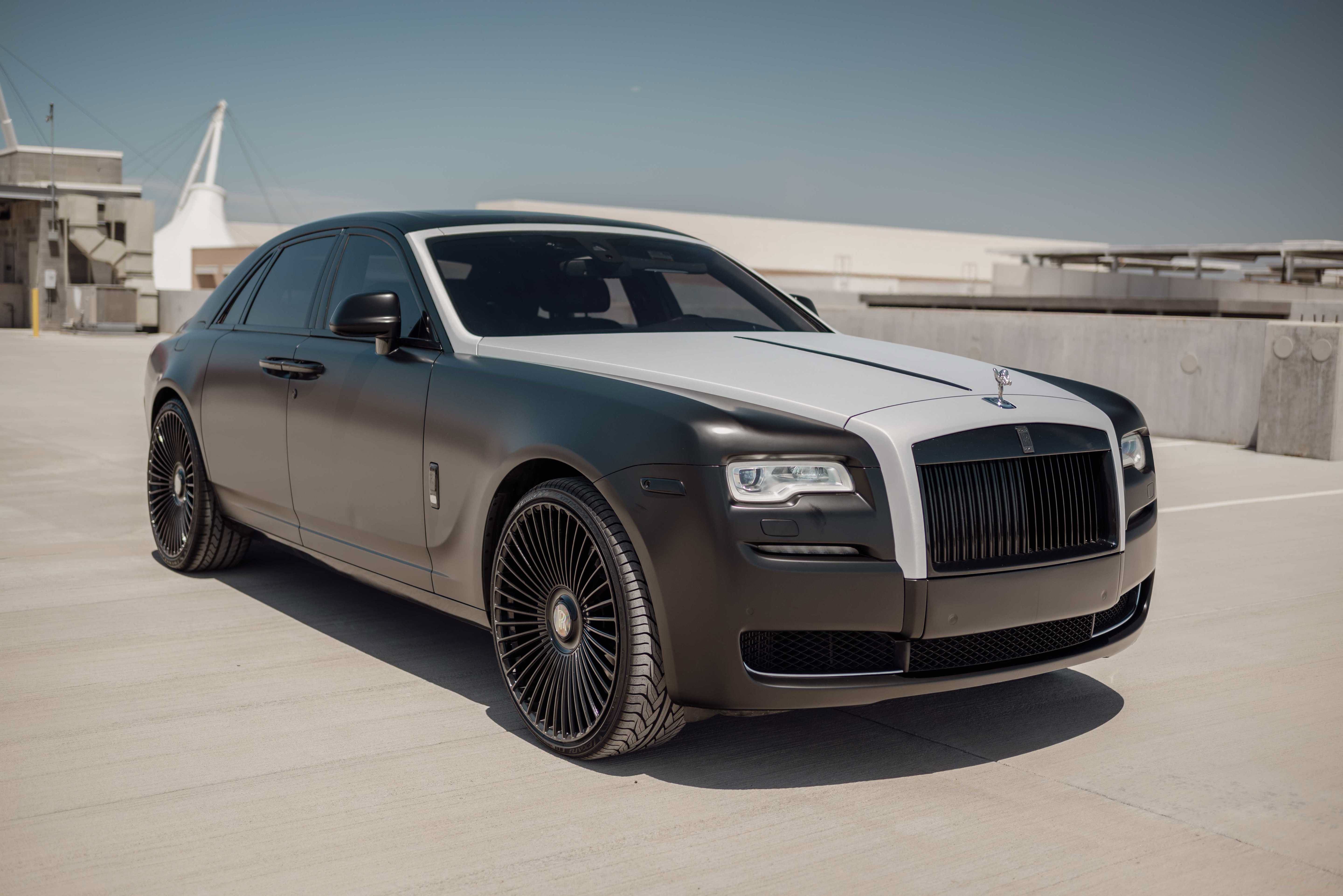 Used 2015 Rolls-Royce Ghost RWD image 2