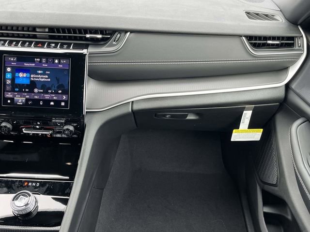 New 2025 Jeep Grand Cherokee Altitude image 16