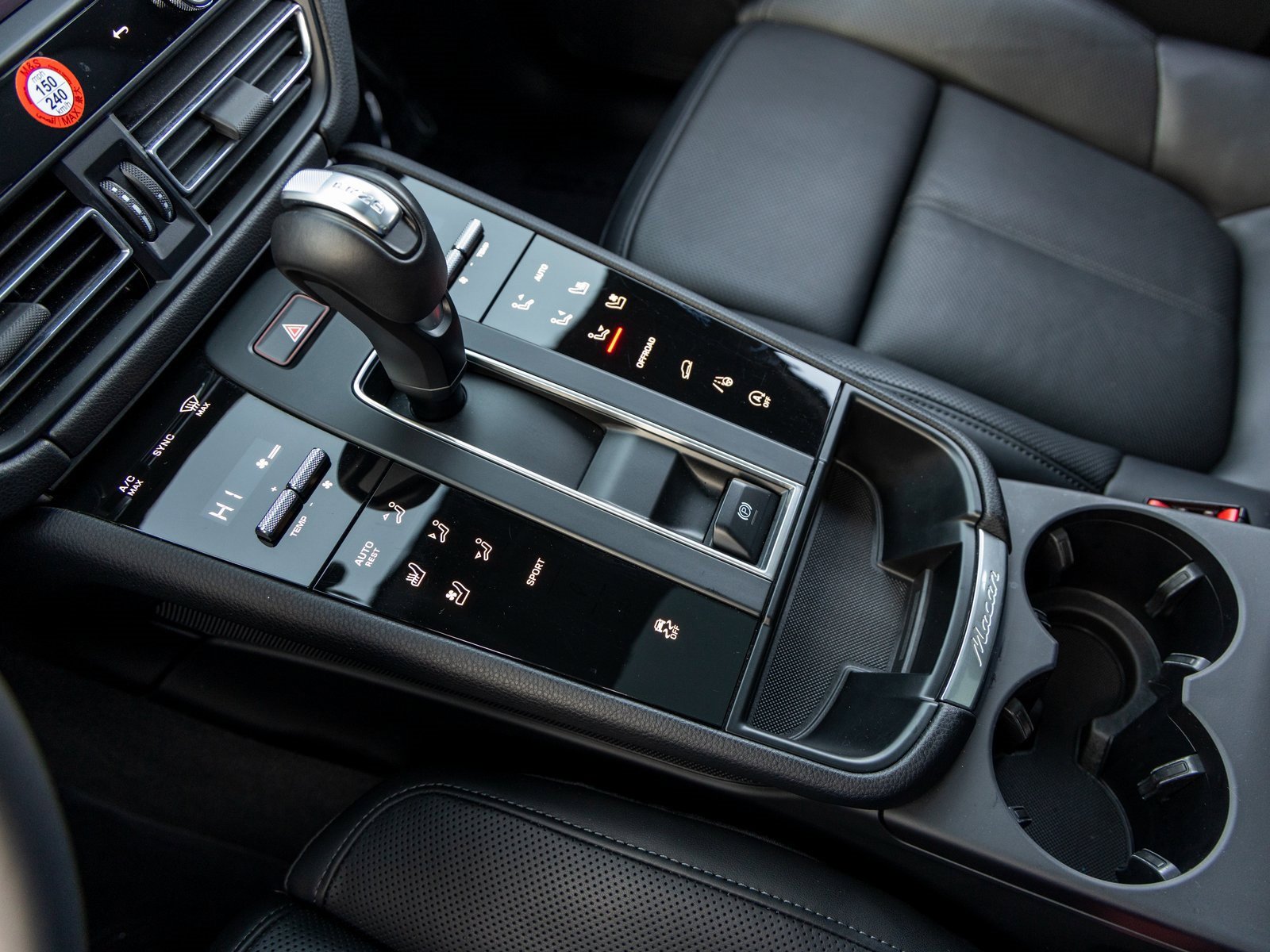 Certified 2025 Porsche Macan image 34