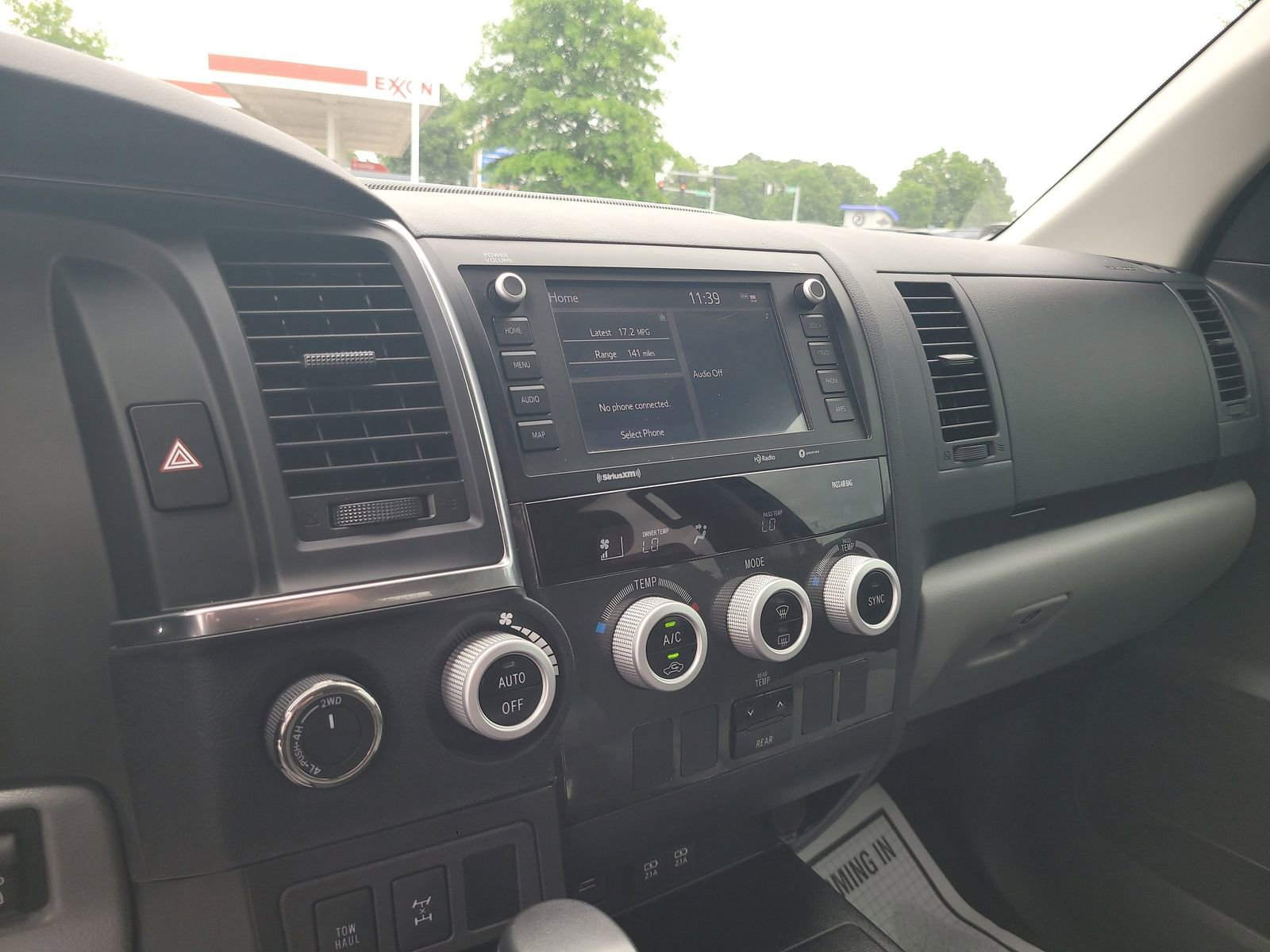 Used 2020 Toyota Sequoia SR5 w/ Carpet Mat Package (TMS) AWD/4WD image 18