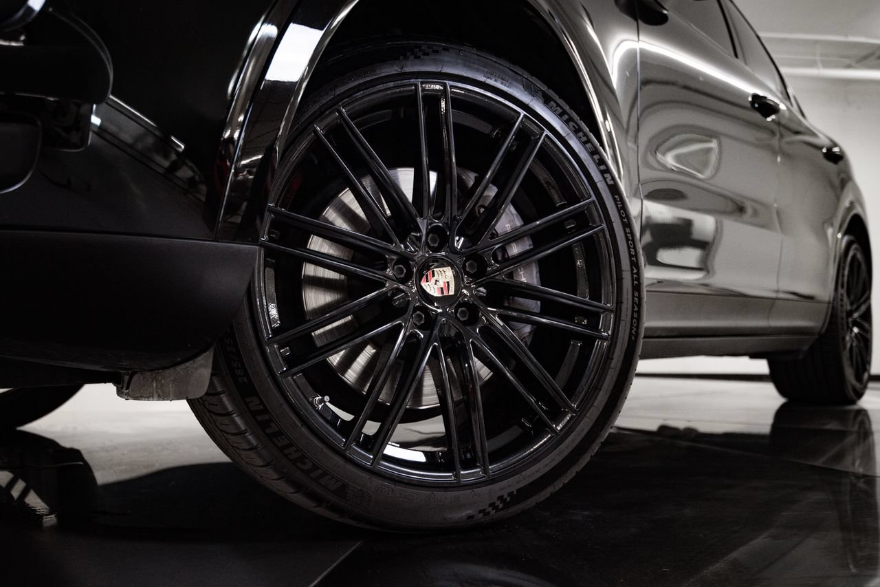 Used 2023 Porsche Cayenne Platinum Edition AWD/4WD image 12