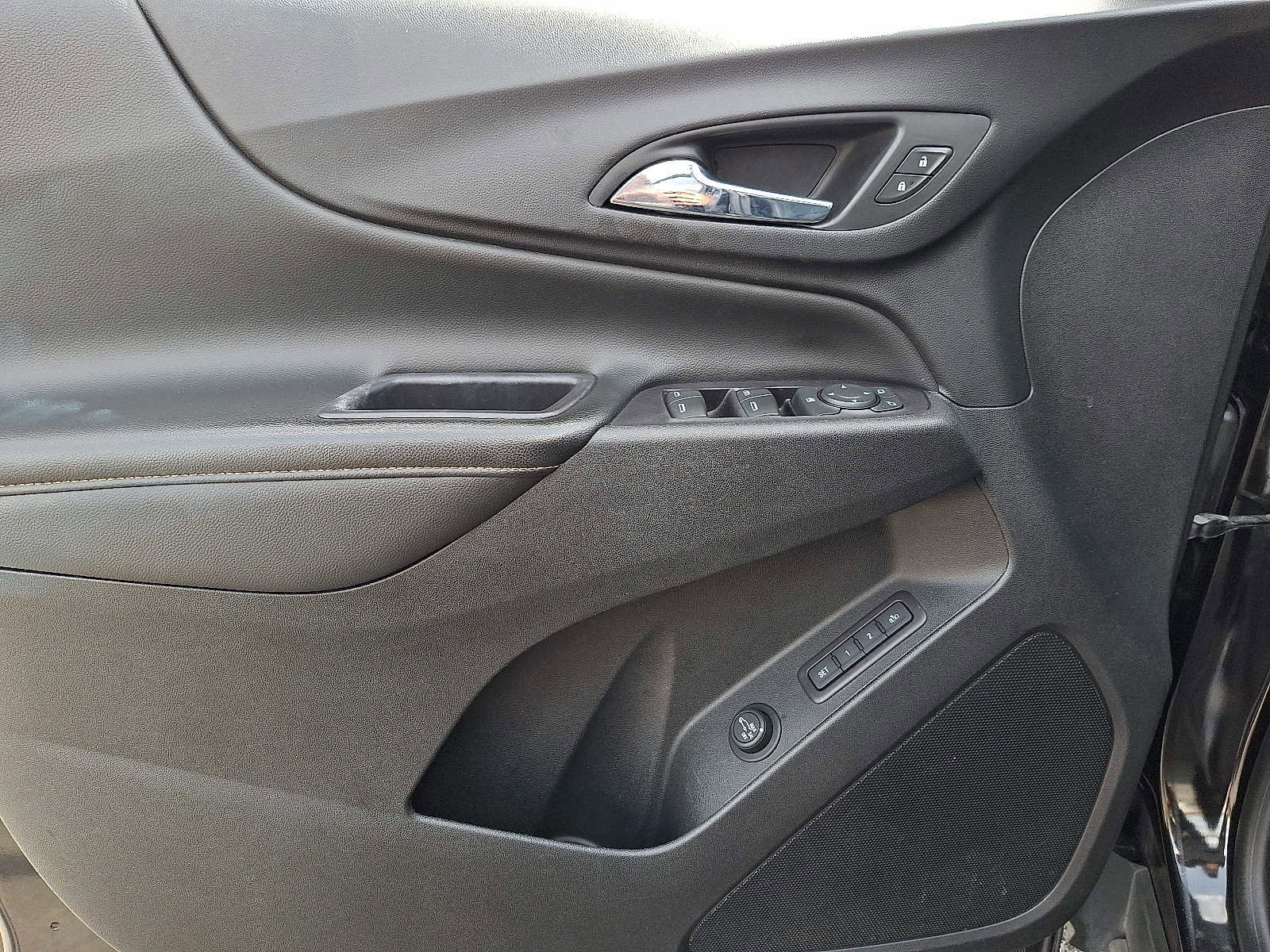 Used 2020 Chevrolet Equinox Premier FWD image 13