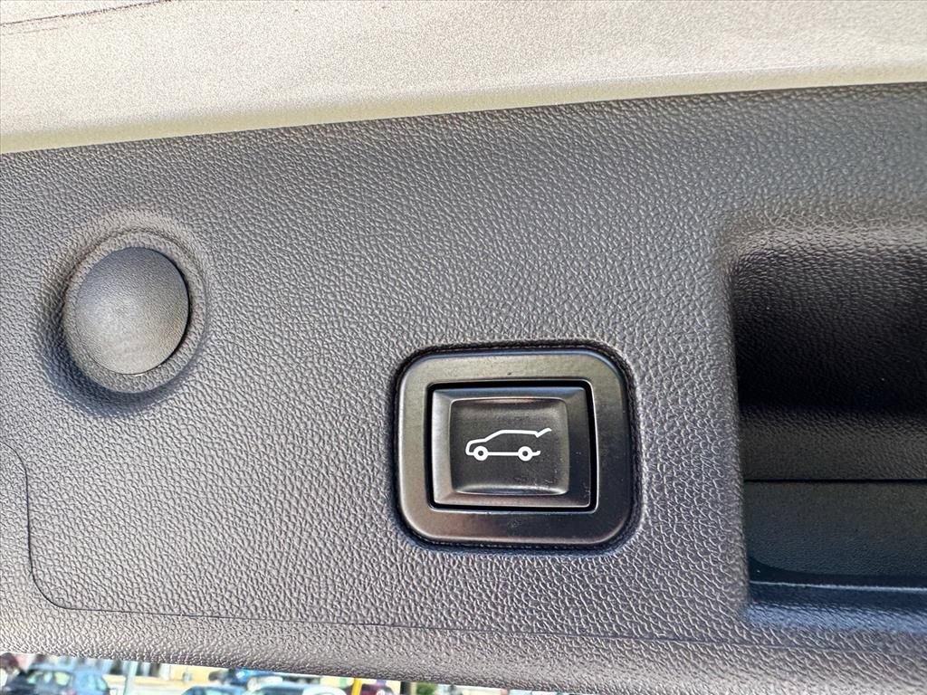 Used 2021 Chevrolet Equinox LT FWD image 11