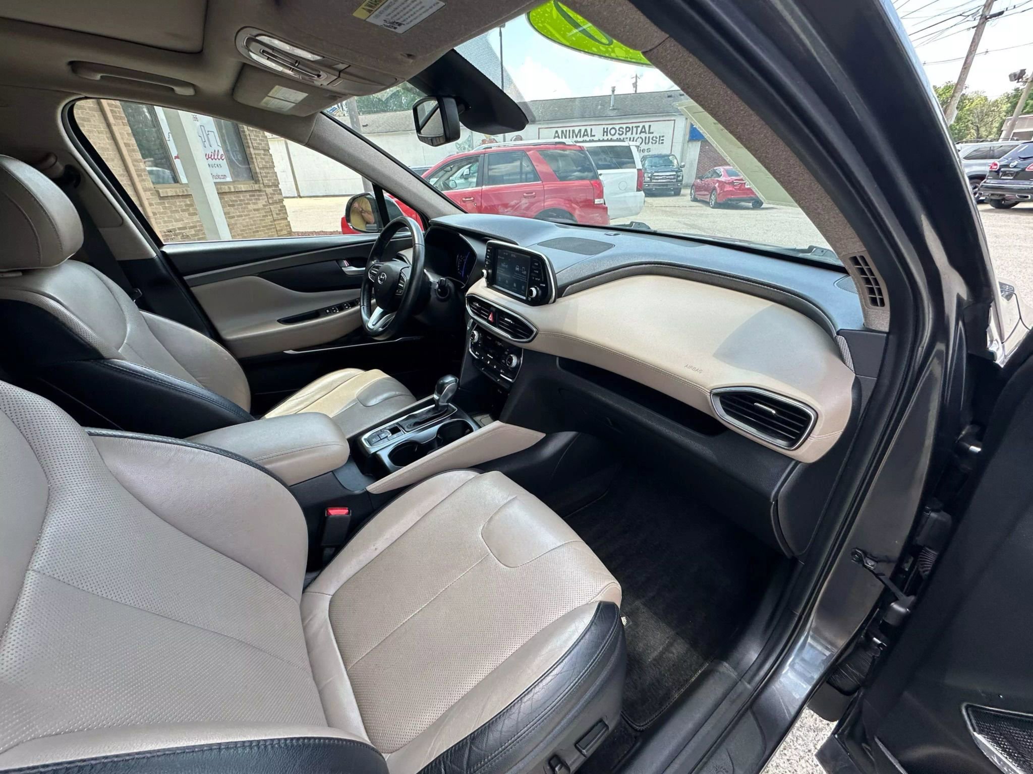 Used 2020 Hyundai Santa Fe SEL w/ Convenience + Premium Package image 10
