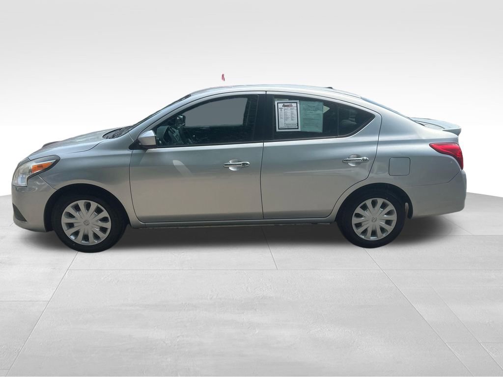 Used 2016 Nissan Versa SV FWD image 5