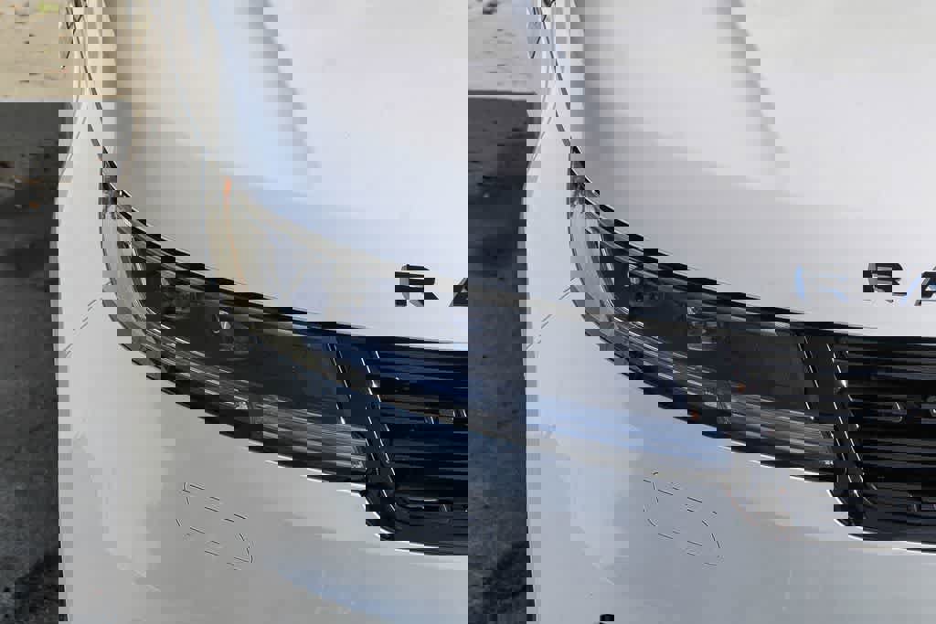 Used 2025 Land Rover Range Rover Sport Dynamic SE image 4