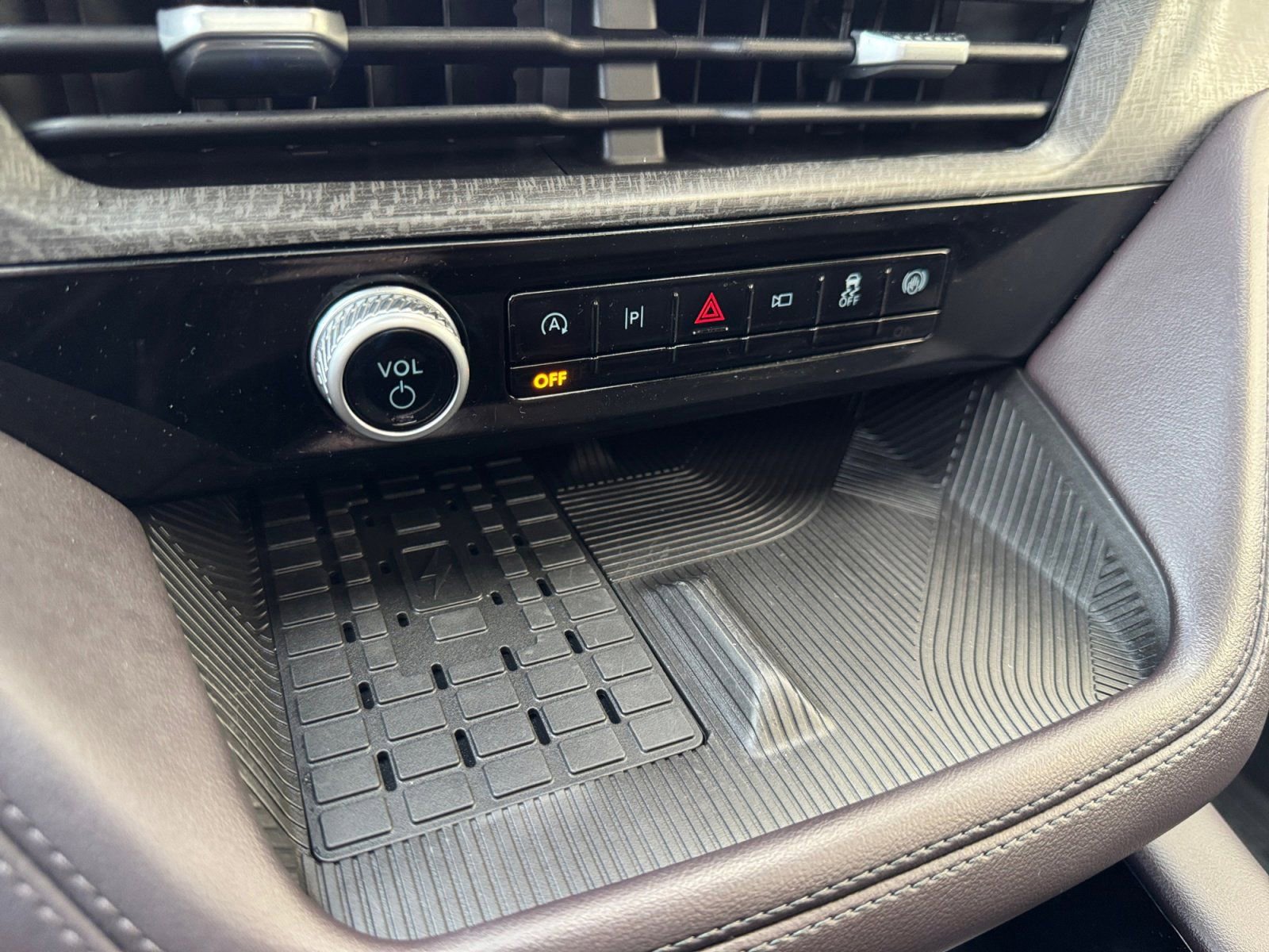 Used 2025 Ford Explorer Platinum image 25