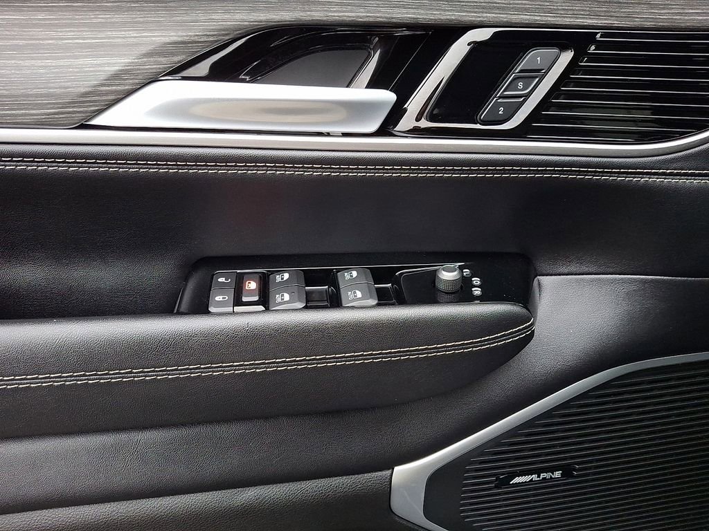 Used 2024 Jeep Wagoneer Series III image 17