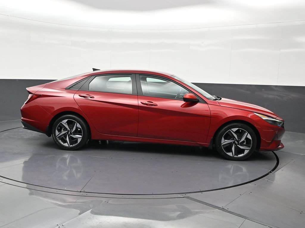 Used 2023 Hyundai Elantra SEL w/ Convenience Package FWD image 7